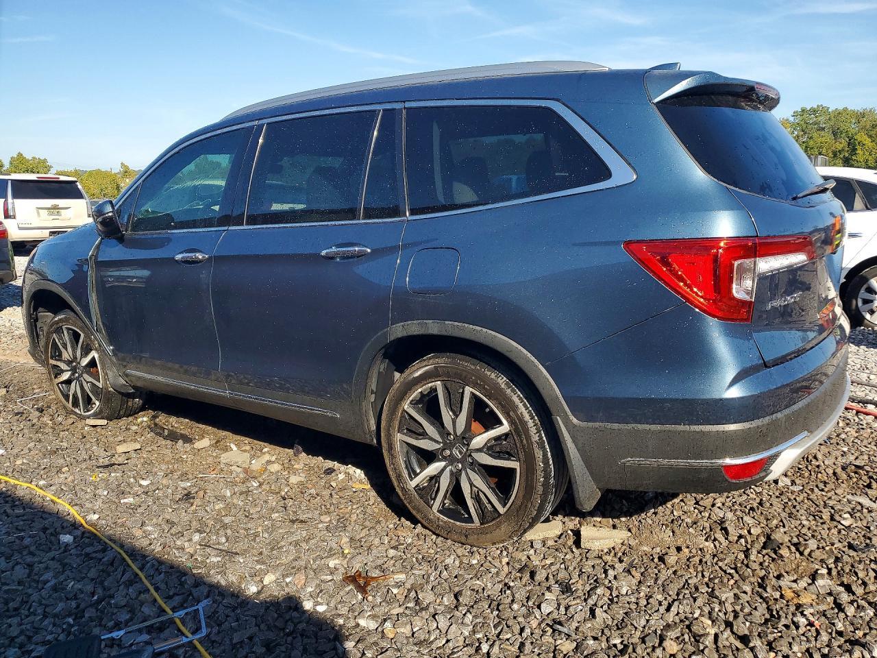 2019 Honda Pilot Touring - Image 2