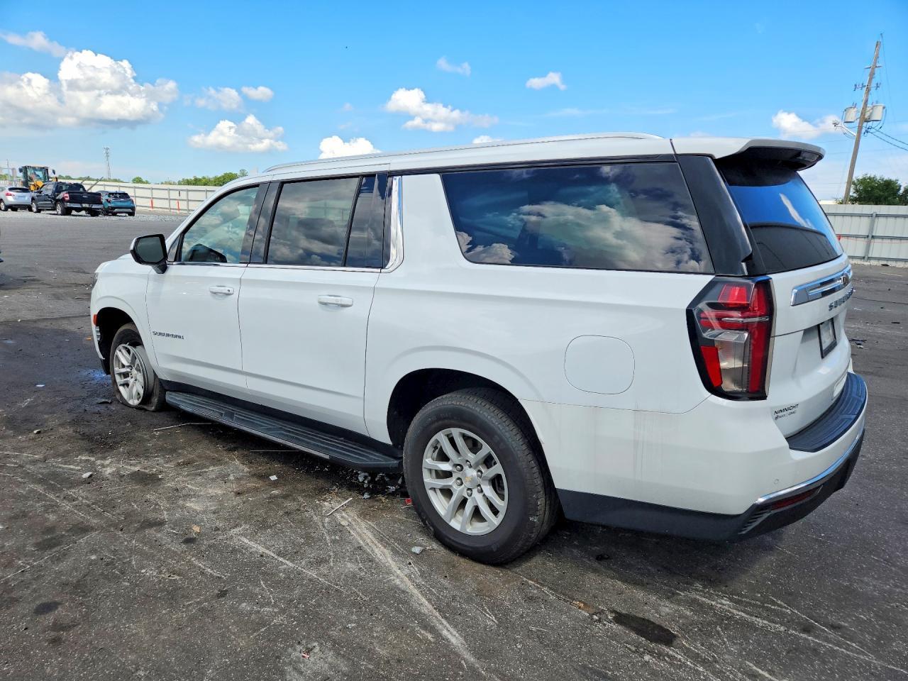 2023 Chevrolet Suburban C1500 Lt - Фото 2