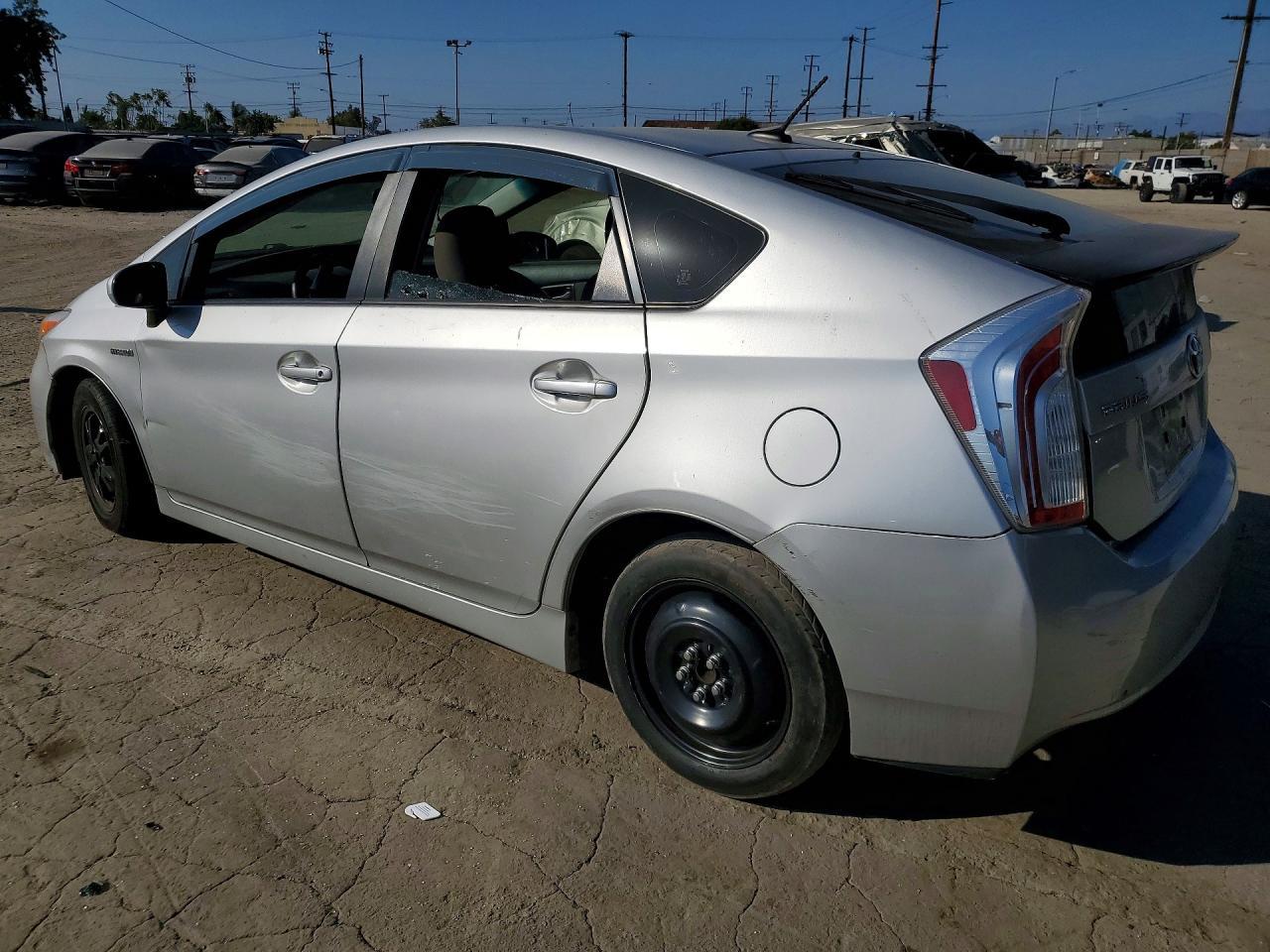2014 Toyota Prius Three - Фото 2