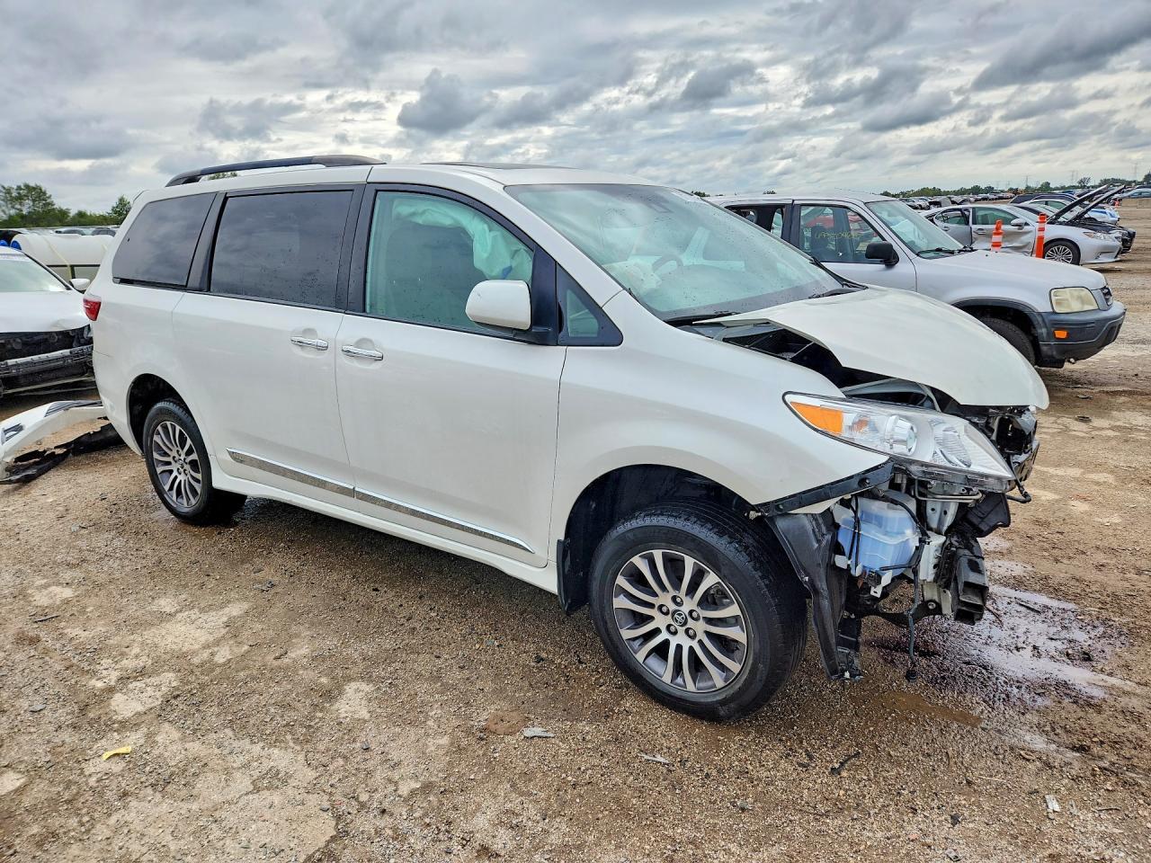2019 Toyota Sienna Xle 8-Passenger - Image 4