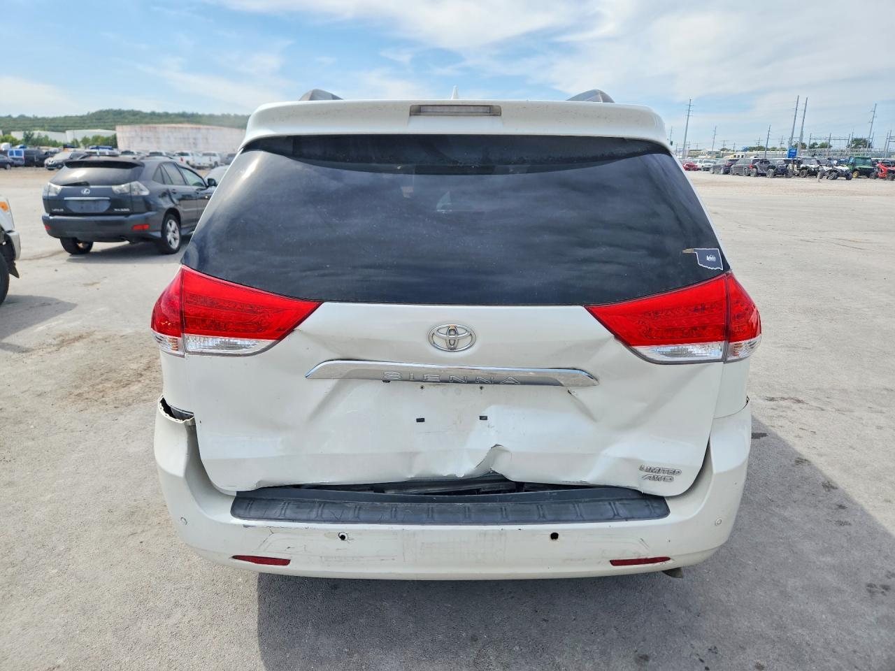 2013 Toyota Sienna Limited 7-Passenger - Фото 6