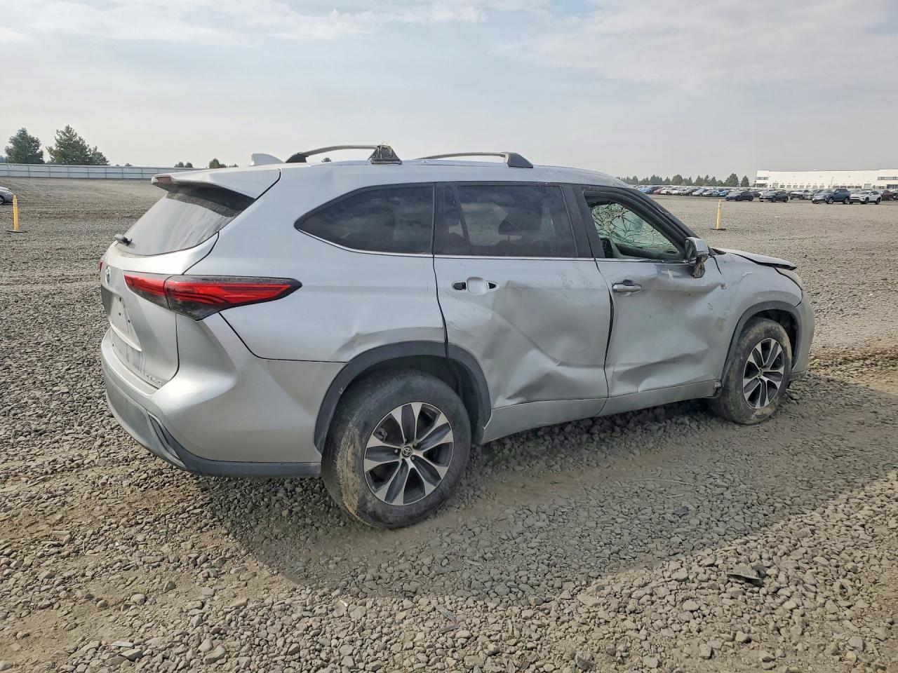 2020 Toyota Highlander Xle - Image 3