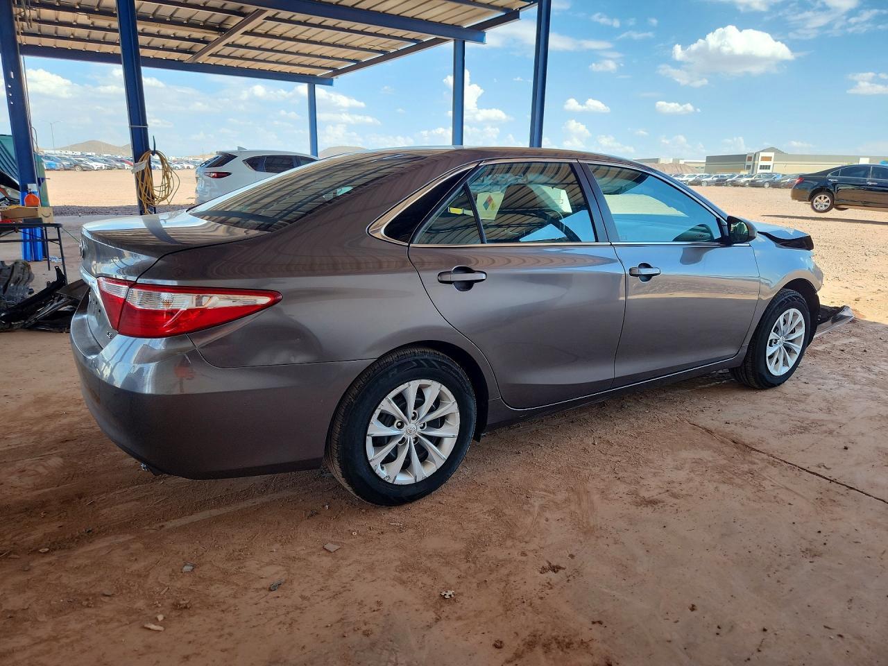 2017 Toyota Camry Le - Фото 3