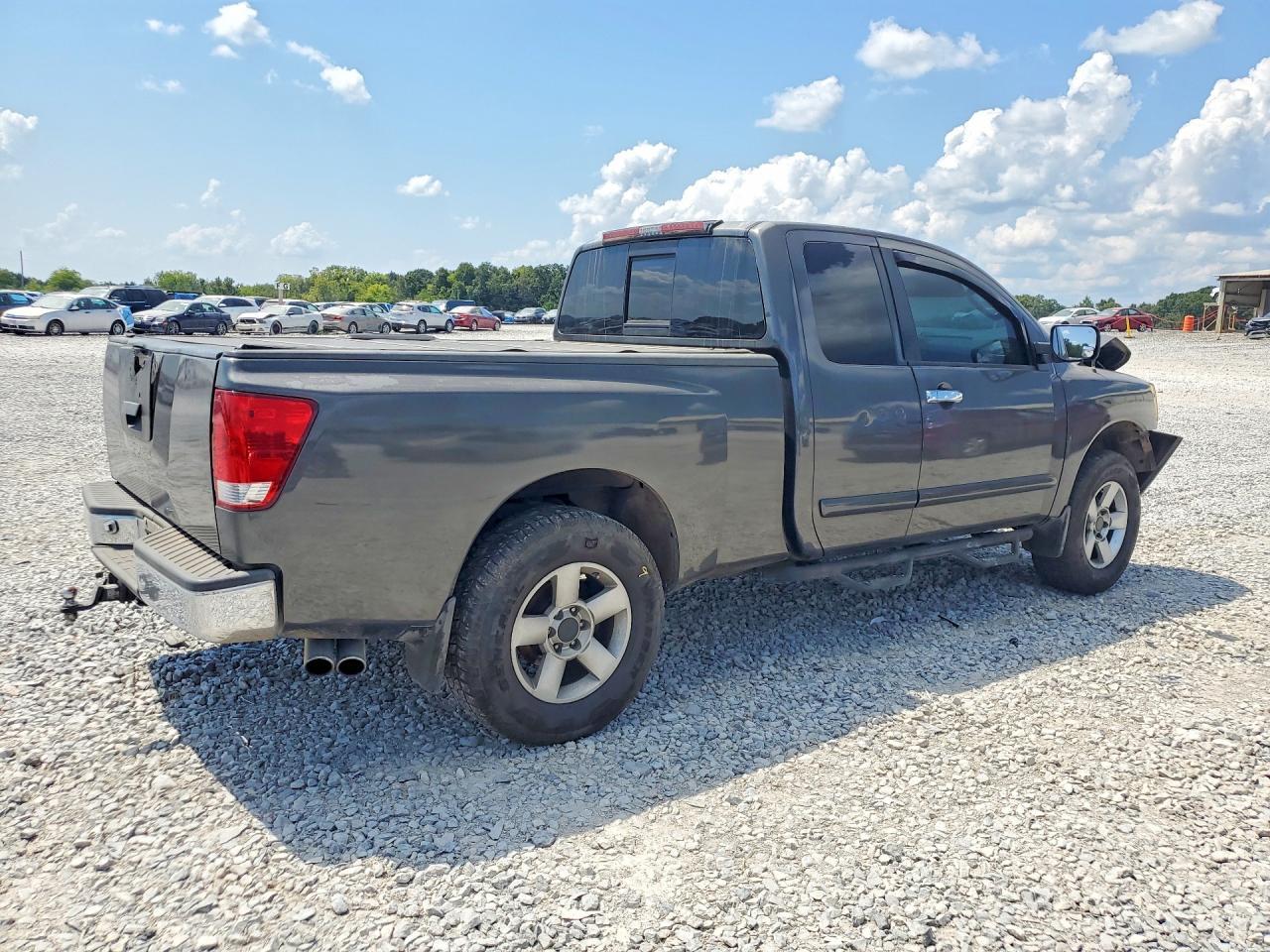 2004 Nissan Titan Xe - Image 3