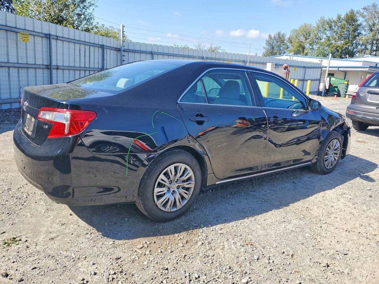 2013 Toyota Camry Le - Фото 3