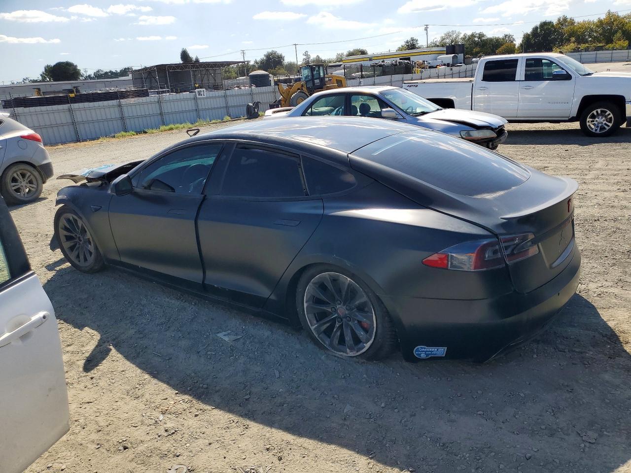 2020 Tesla Model S - Image 2