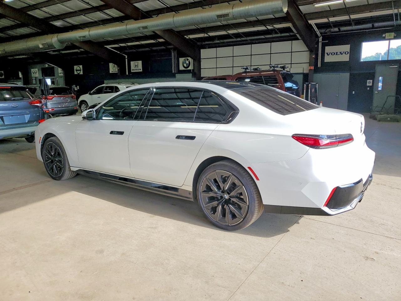 2023 BMW I7 xDrive60 - Image 2