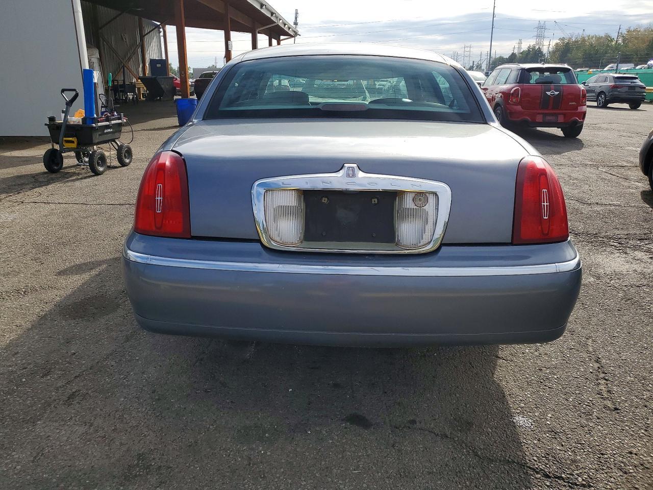 2000 Lincoln Town Car Executive - Фото 6