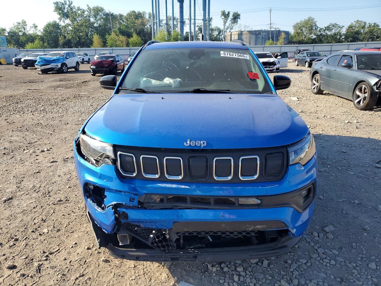 2022 Jeep Compass Latitude - Image 5