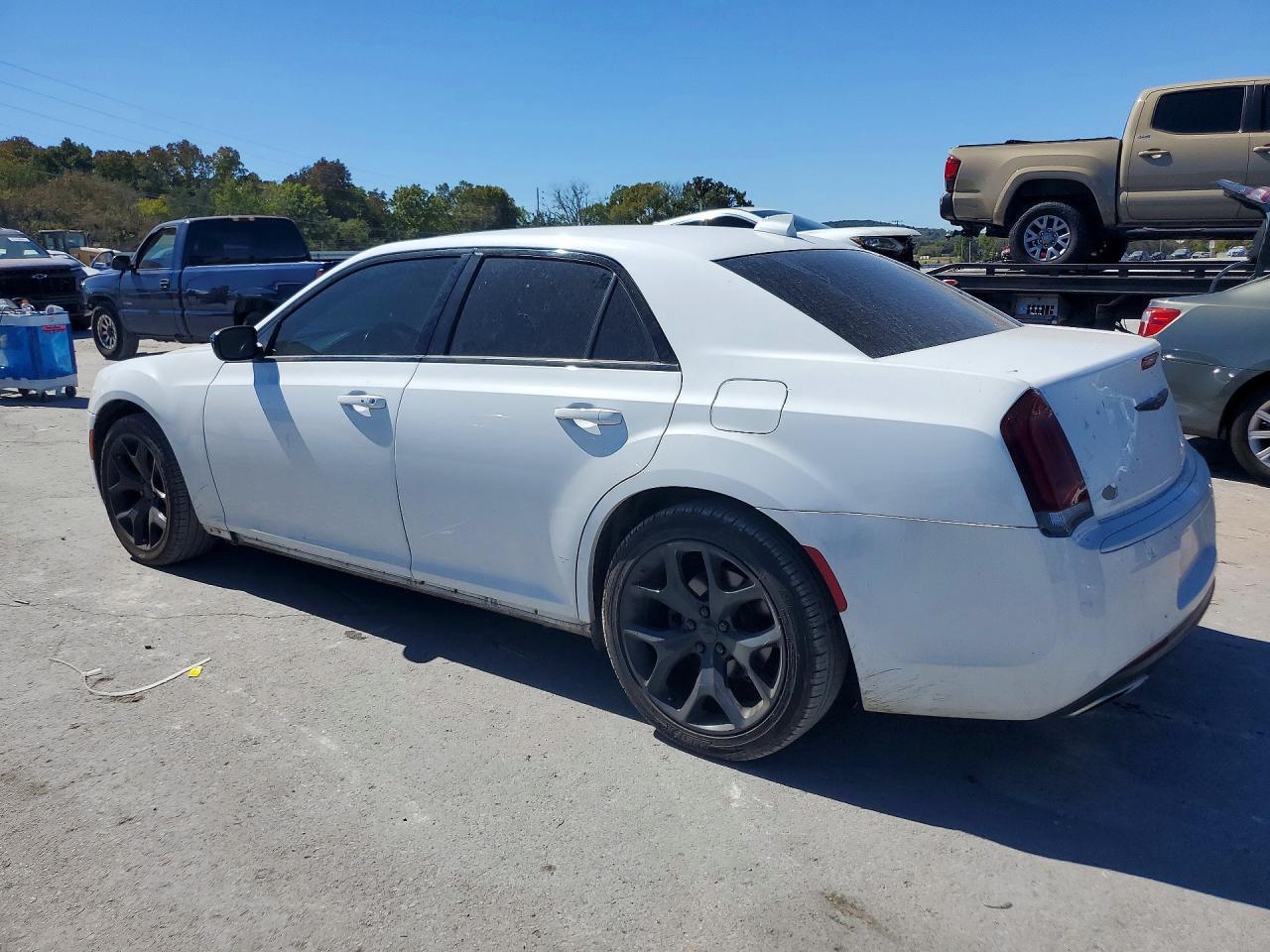 2020 Chrysler 300 Touring - Фото 2