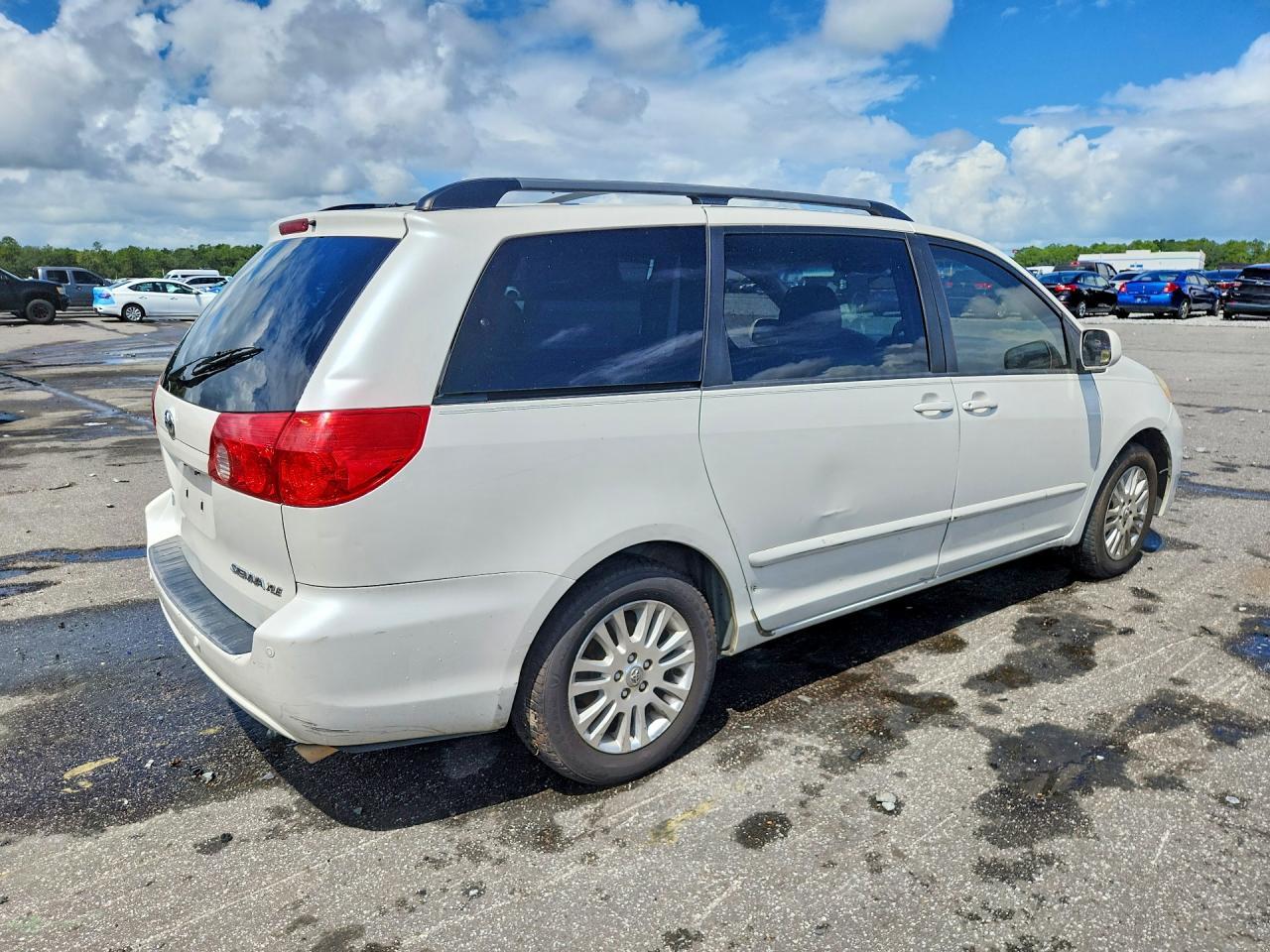 2010 Toyota Sienna Xle - Image 3