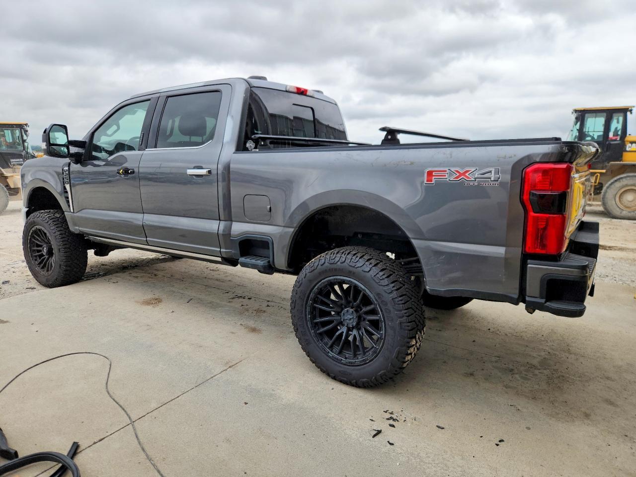 2023 Ford F250 Super Duty - Фото 2