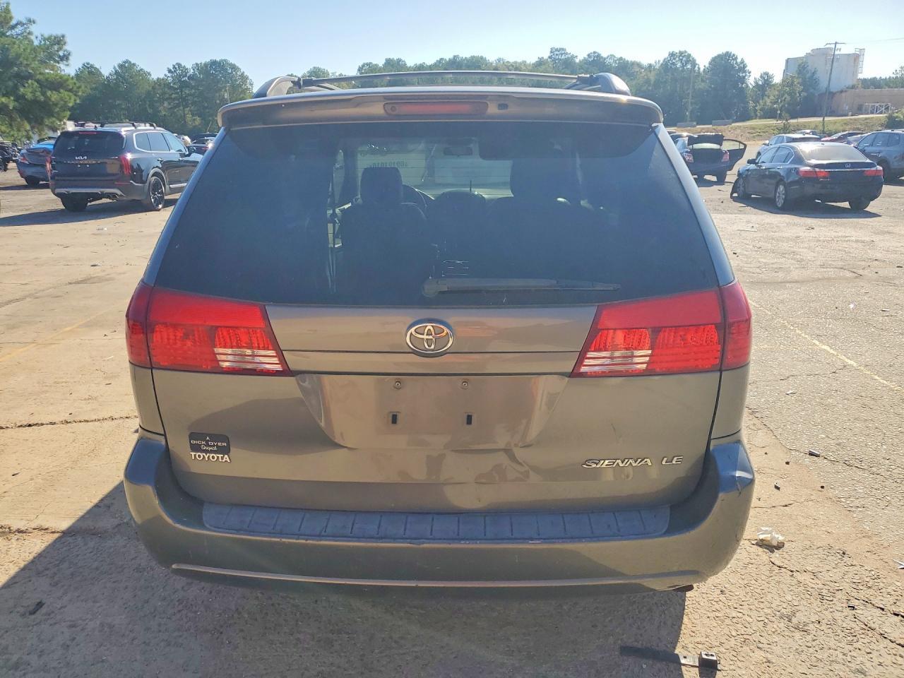 2005 Toyota Sienna Le 7 Passenger - Фото 6