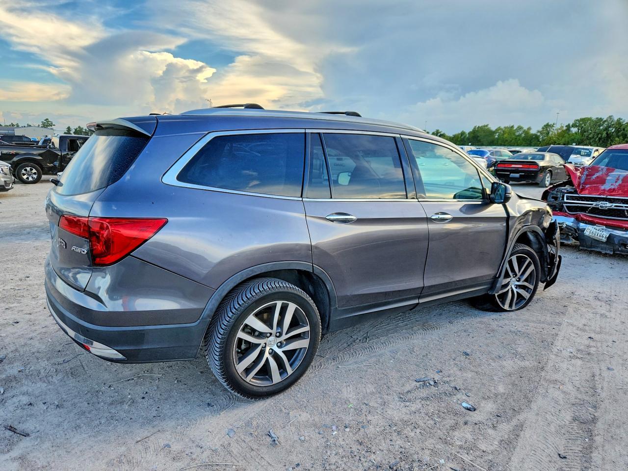 2017 Honda Pilot Elite - Фото 3