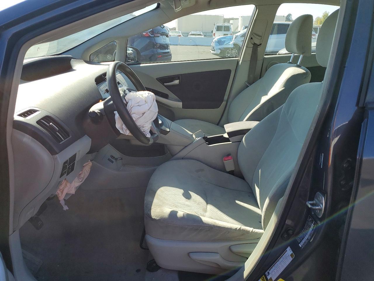 2011 Toyota Prius Three - Image 7
