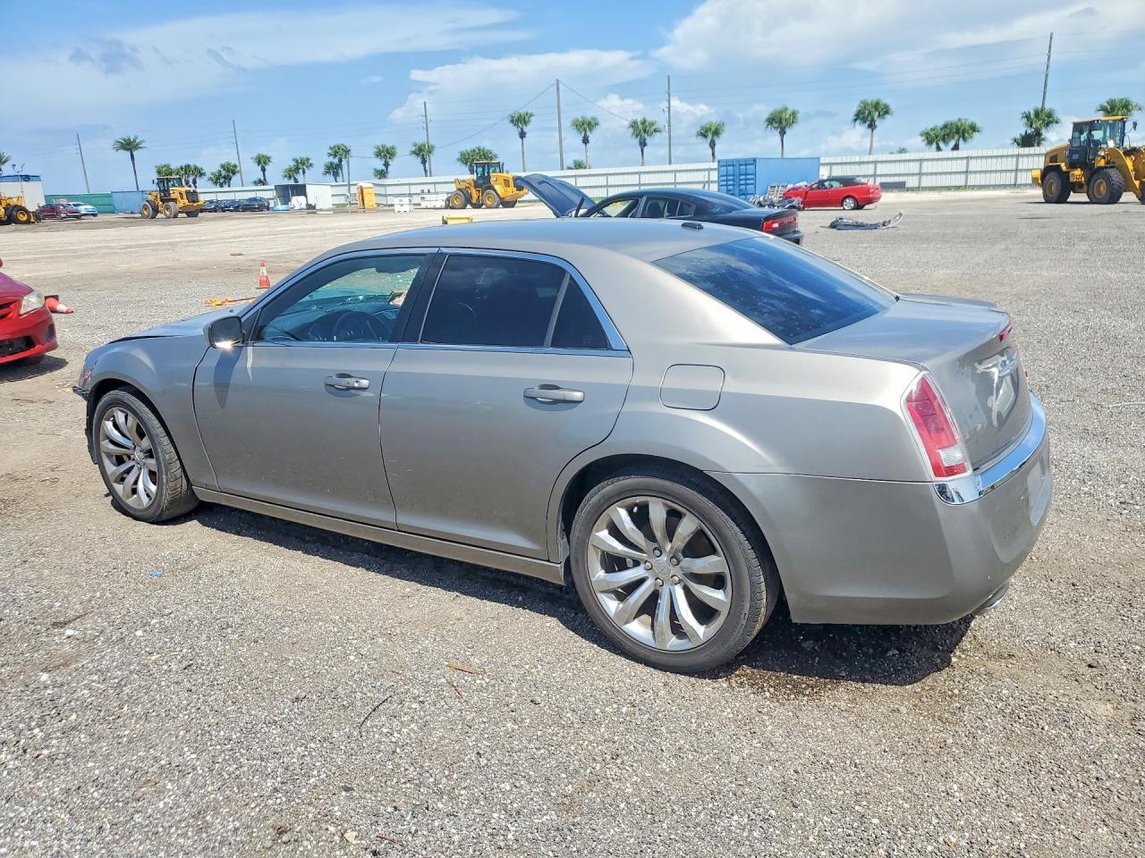 2014 Chrysler 300 - Фото 2