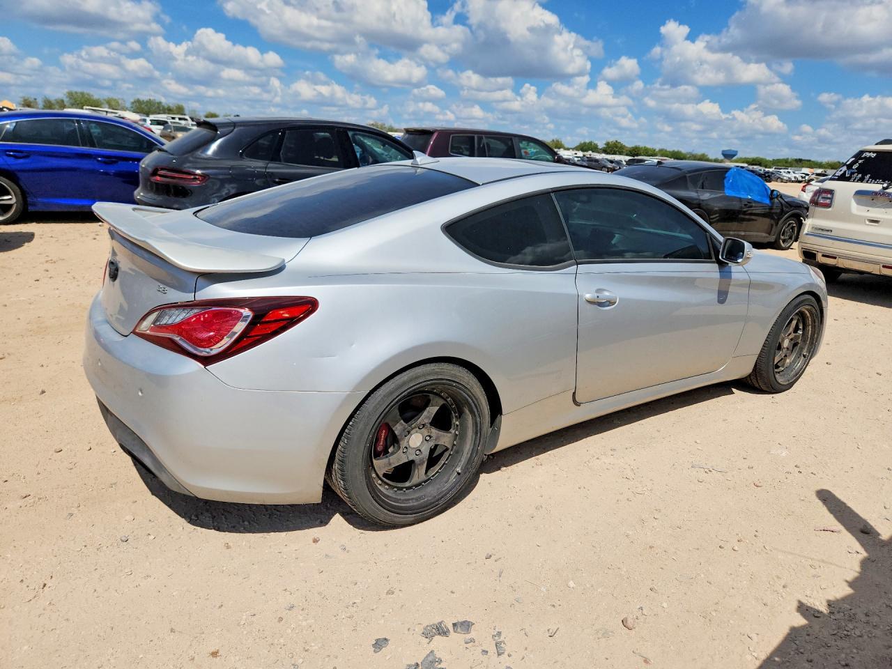 2016 Hyundai Genesis Coupe 3.8 Ultimate - Image 3