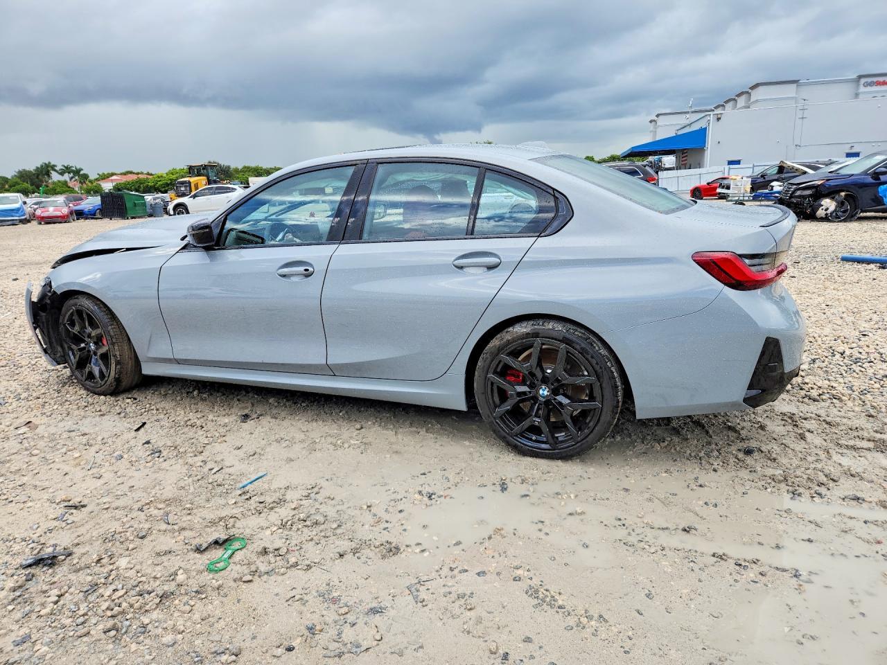 2026 BMW 330I - Фото 2