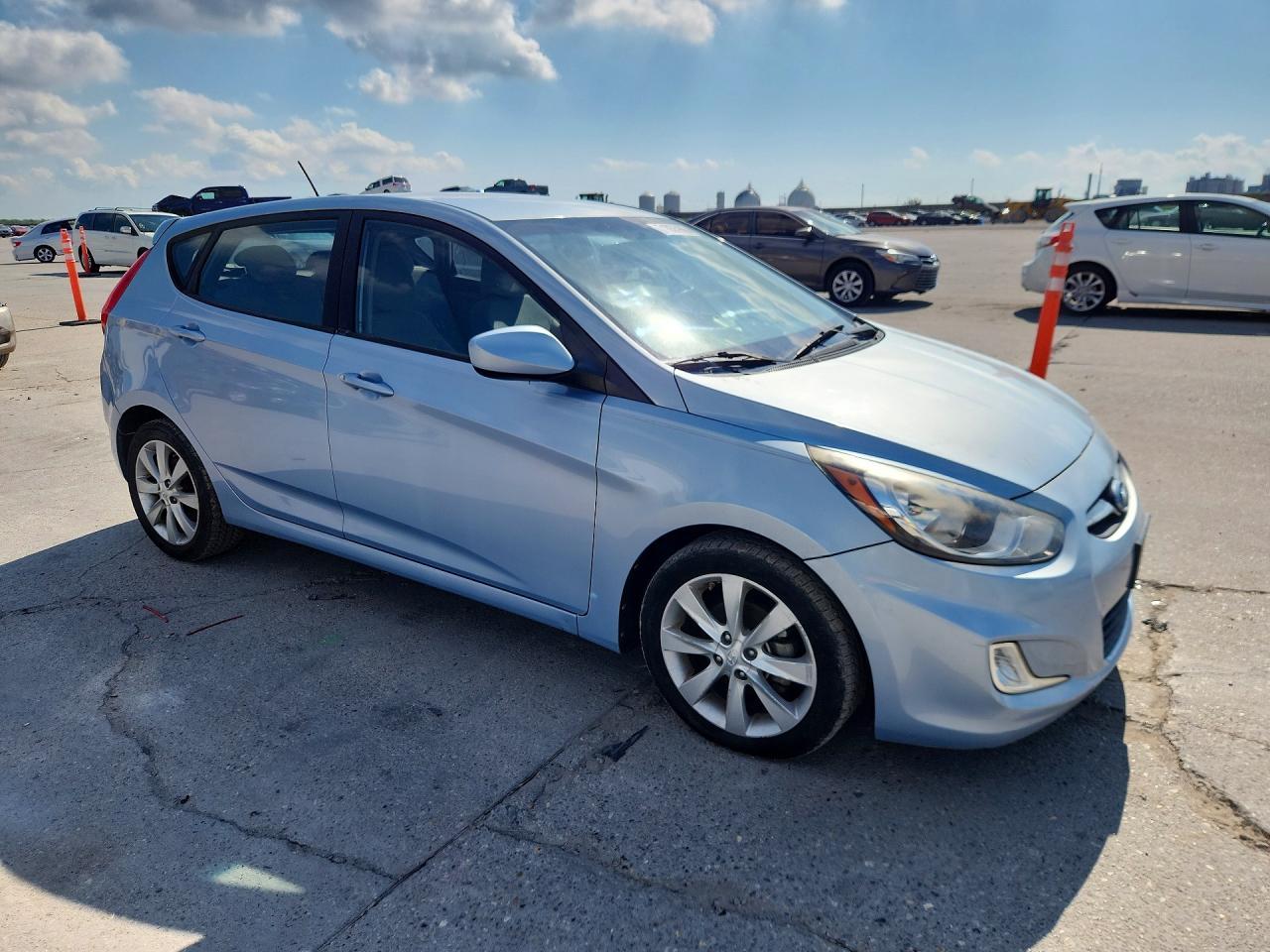 2012 Hyundai Accent Se - Фото 4