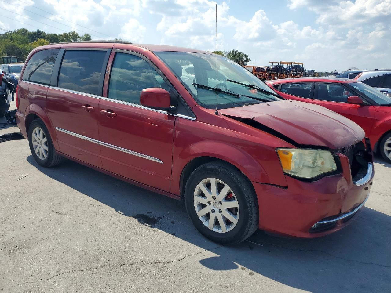 2014 Chrysler Town & Country Touring - Фото 4