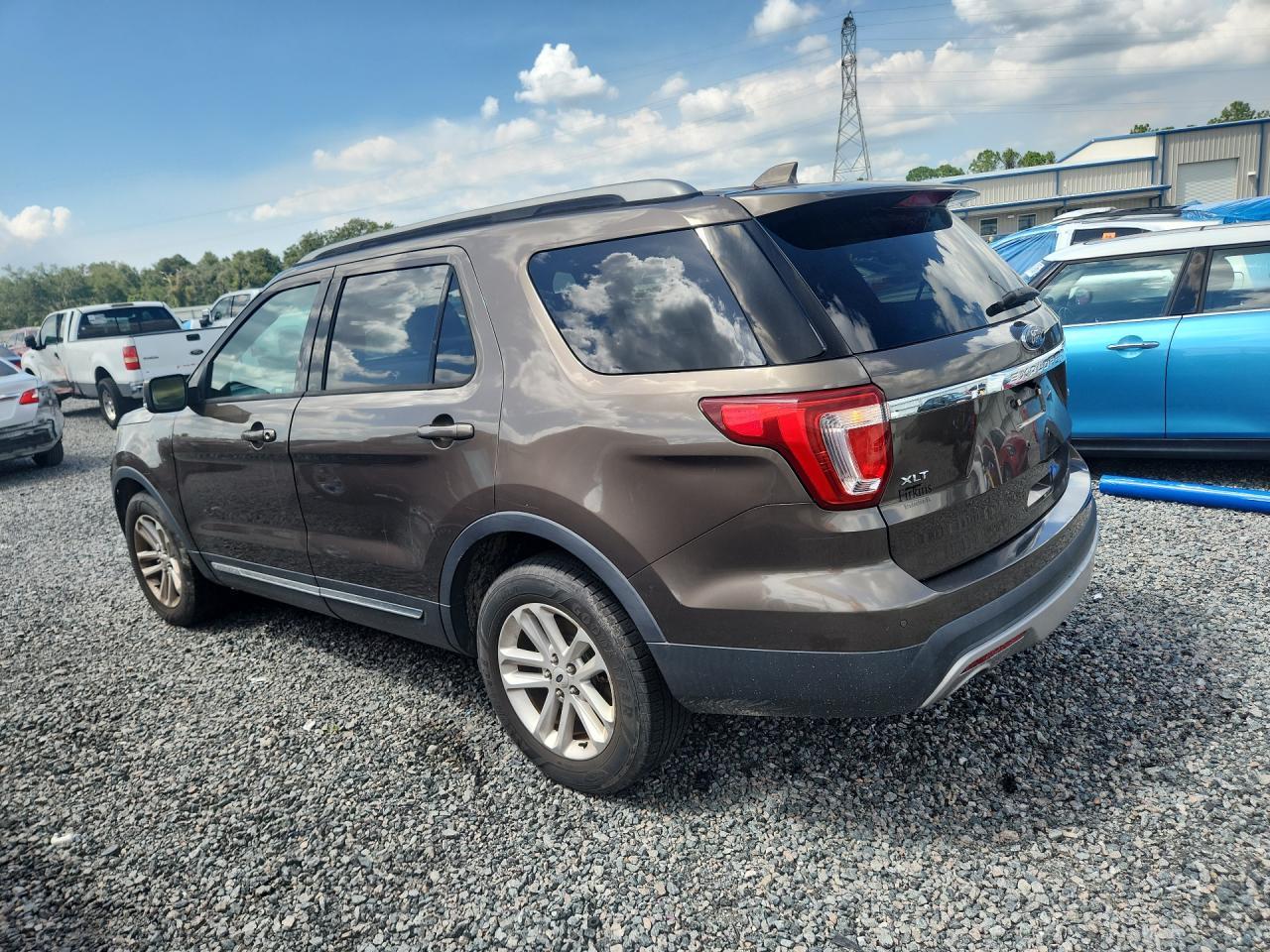 2016 Ford Explorer Xlt - Image 2