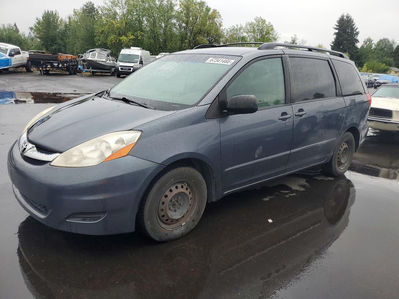 2010 Toyota Sienna Le 7-Passenger