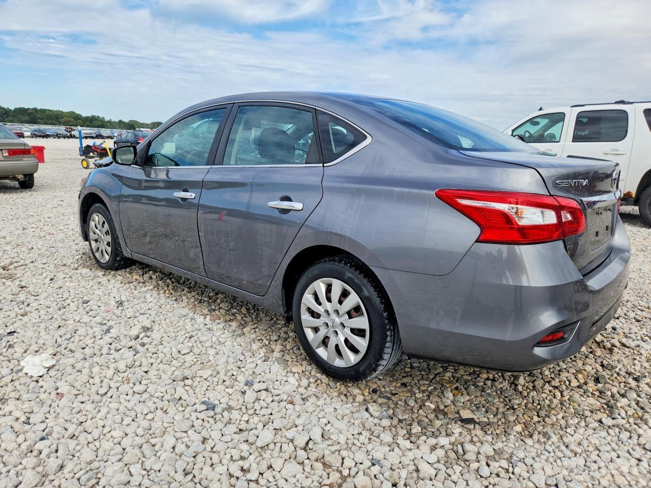 2018 Nissan Sentra S - Фото 2