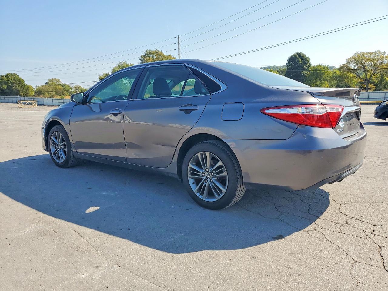 2017 Toyota Camry Se - Фото 2