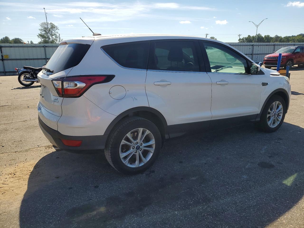 2017 Ford Escape - Фото 3