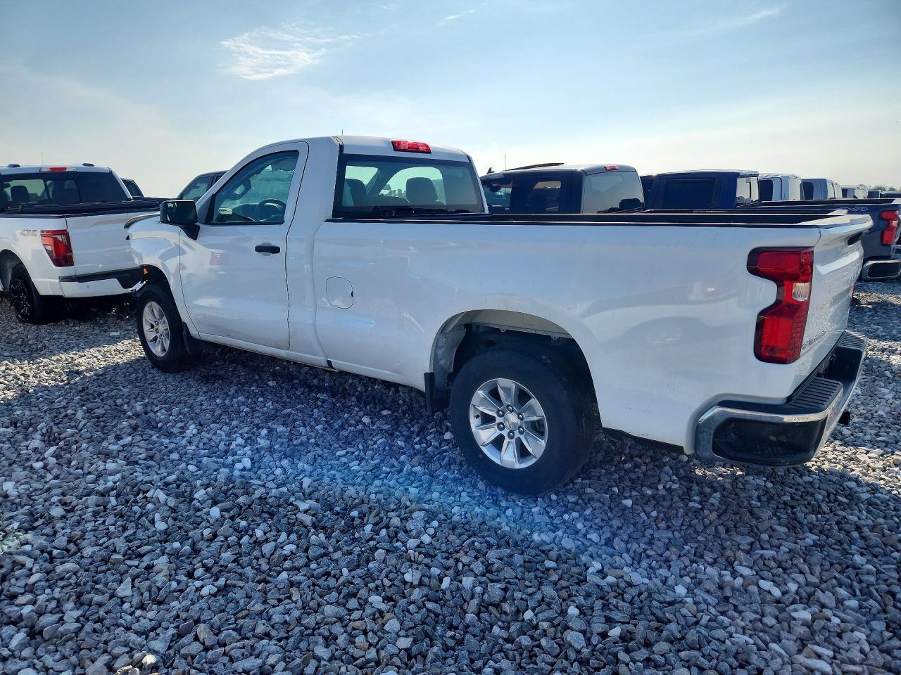 2022 Chevrolet Silverado C1500 - Фото 2