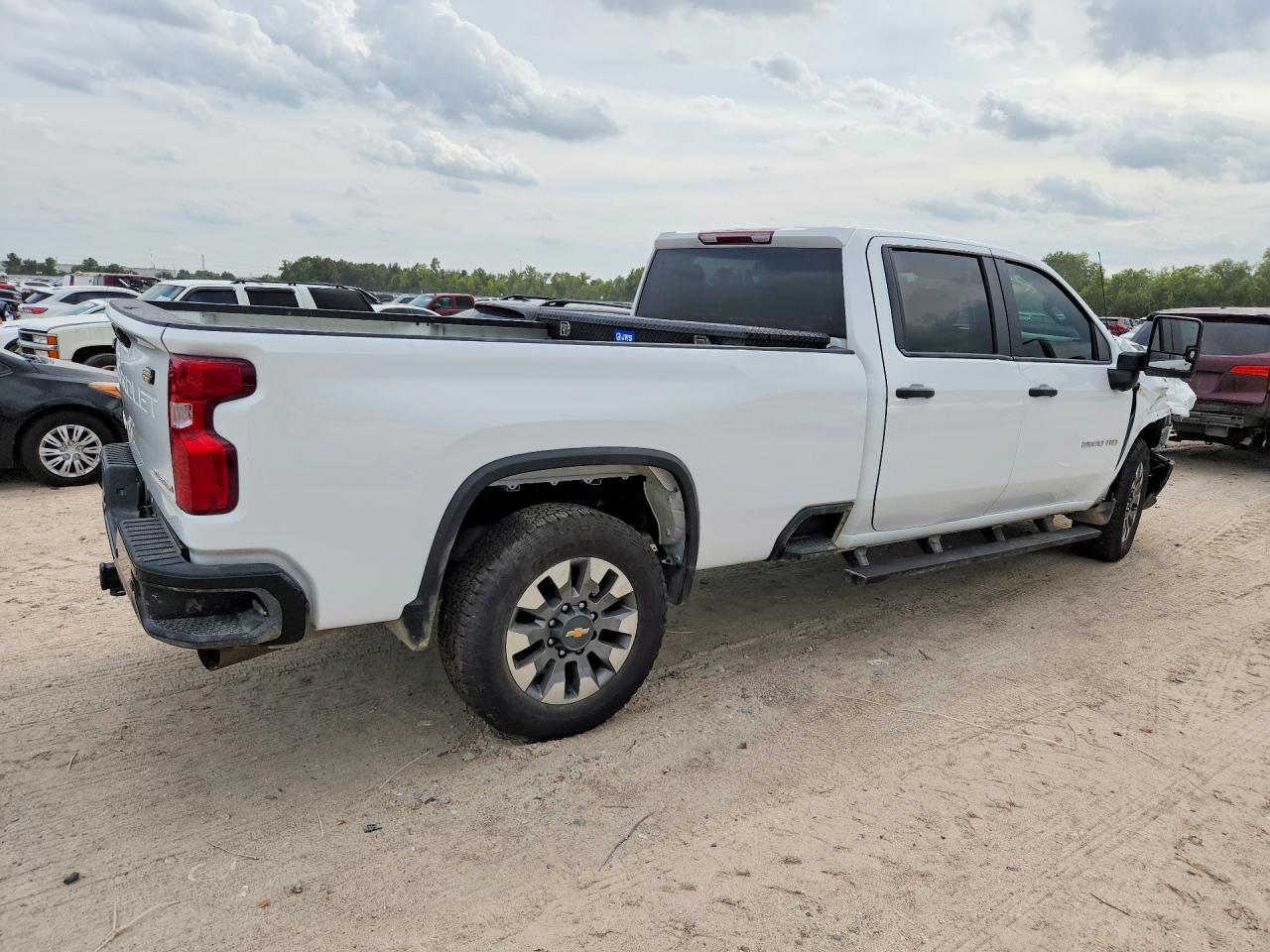 2026 Chevrolet Silverado K2500 Custom - Фото 3