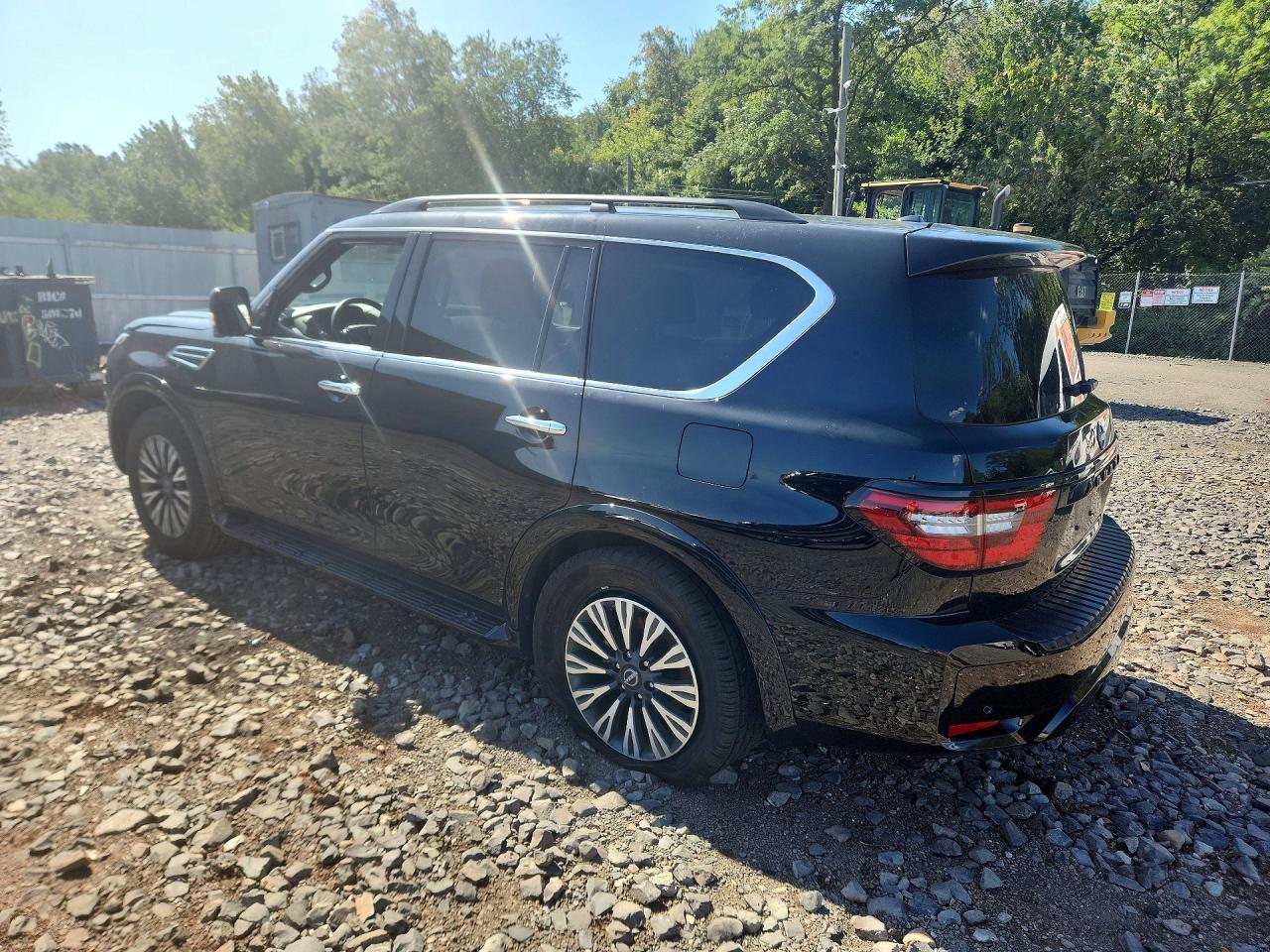 2024 Nissan Armada Sl - Image 2
