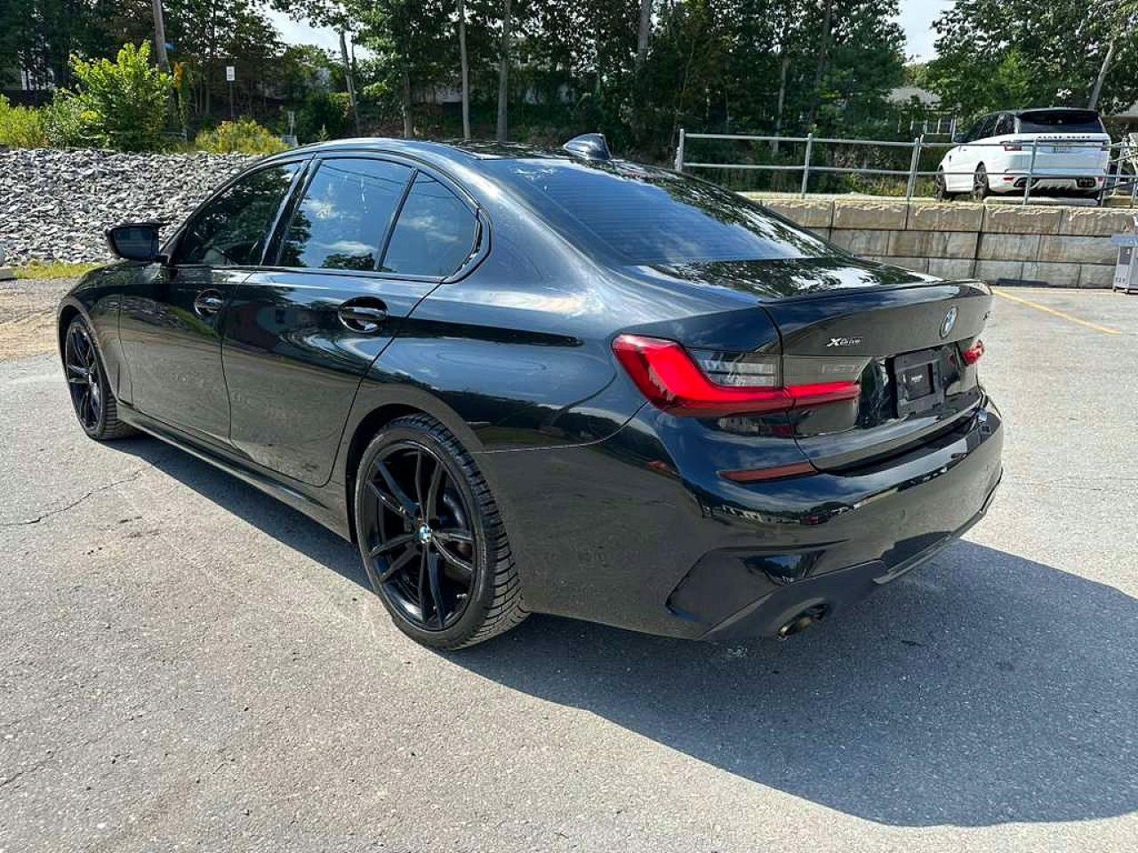 2022 BMW 330Xi - Фото 2