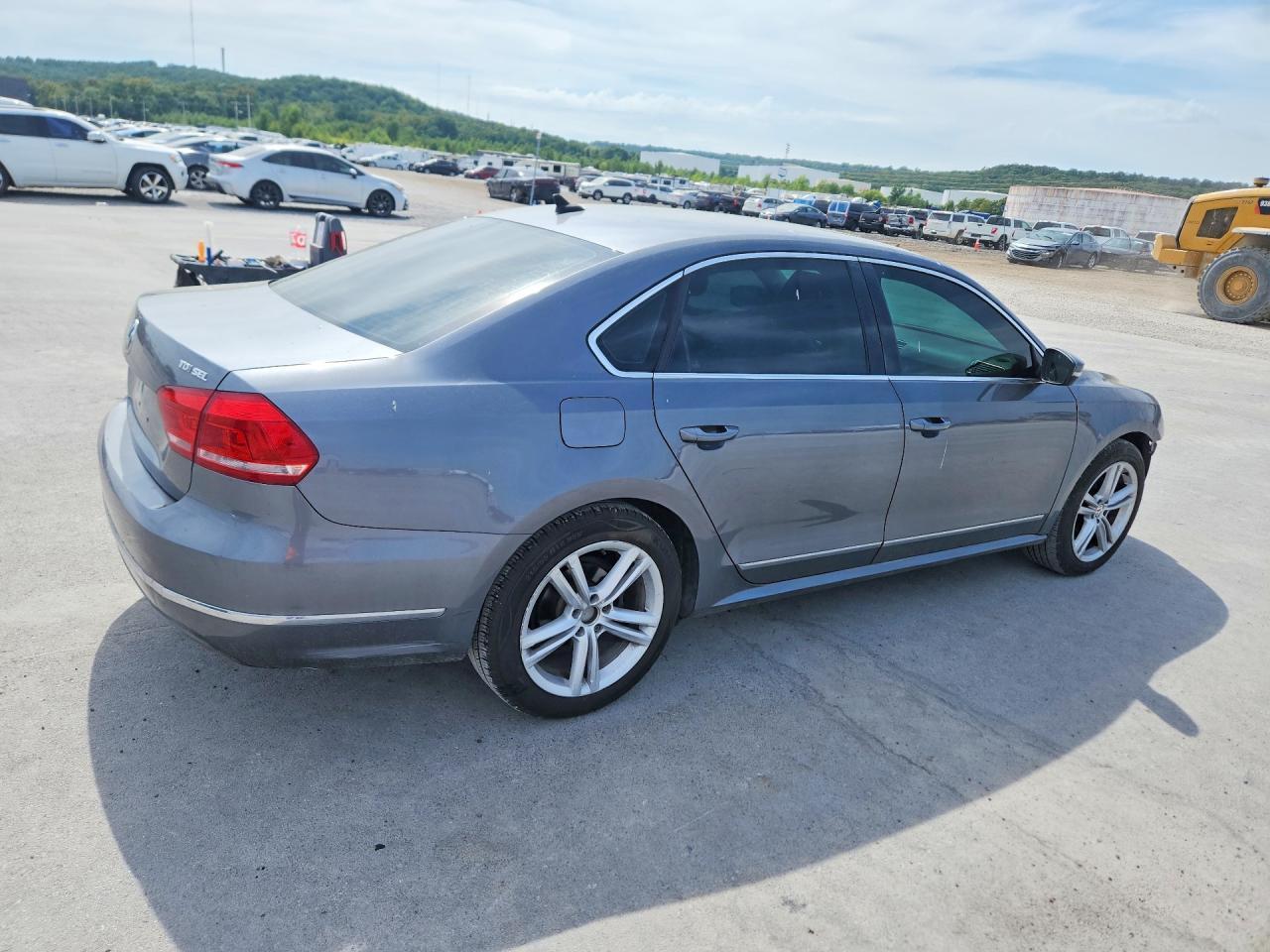2013 Volkswagen Passat Sel - Image 3
