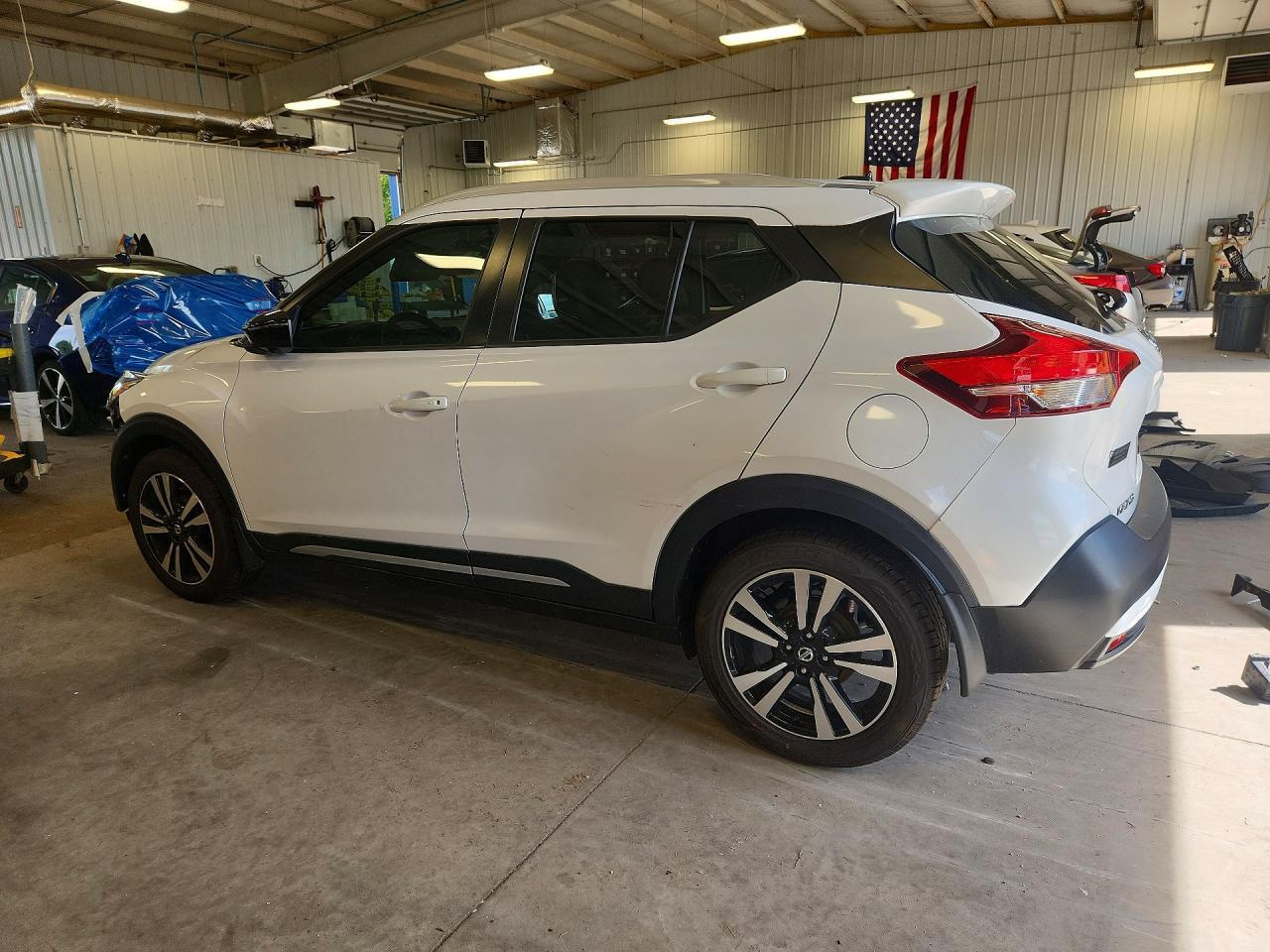 2019 Nissan Kicks Sr - Image 2