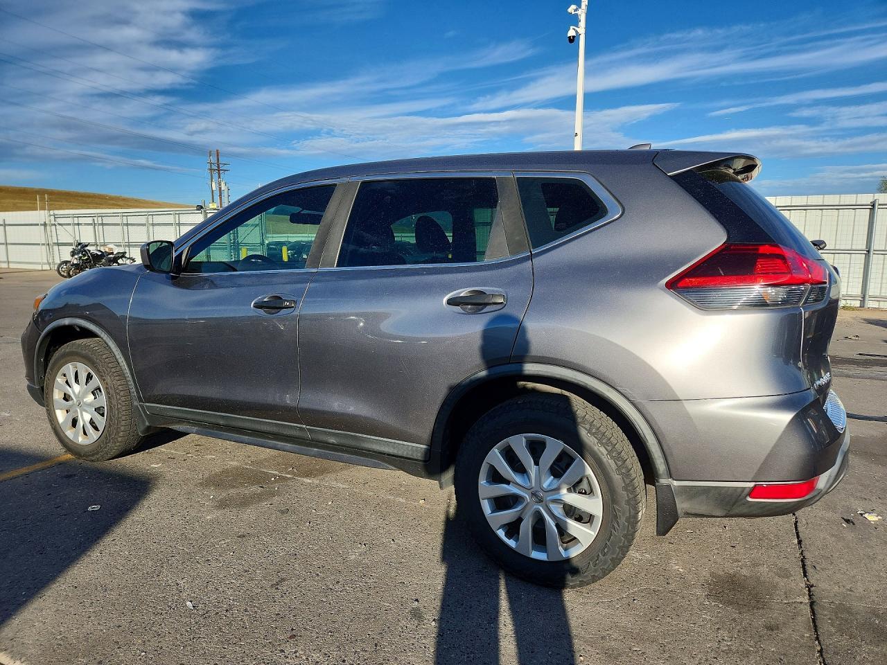 2018 Nissan Rogue S - Фото 2