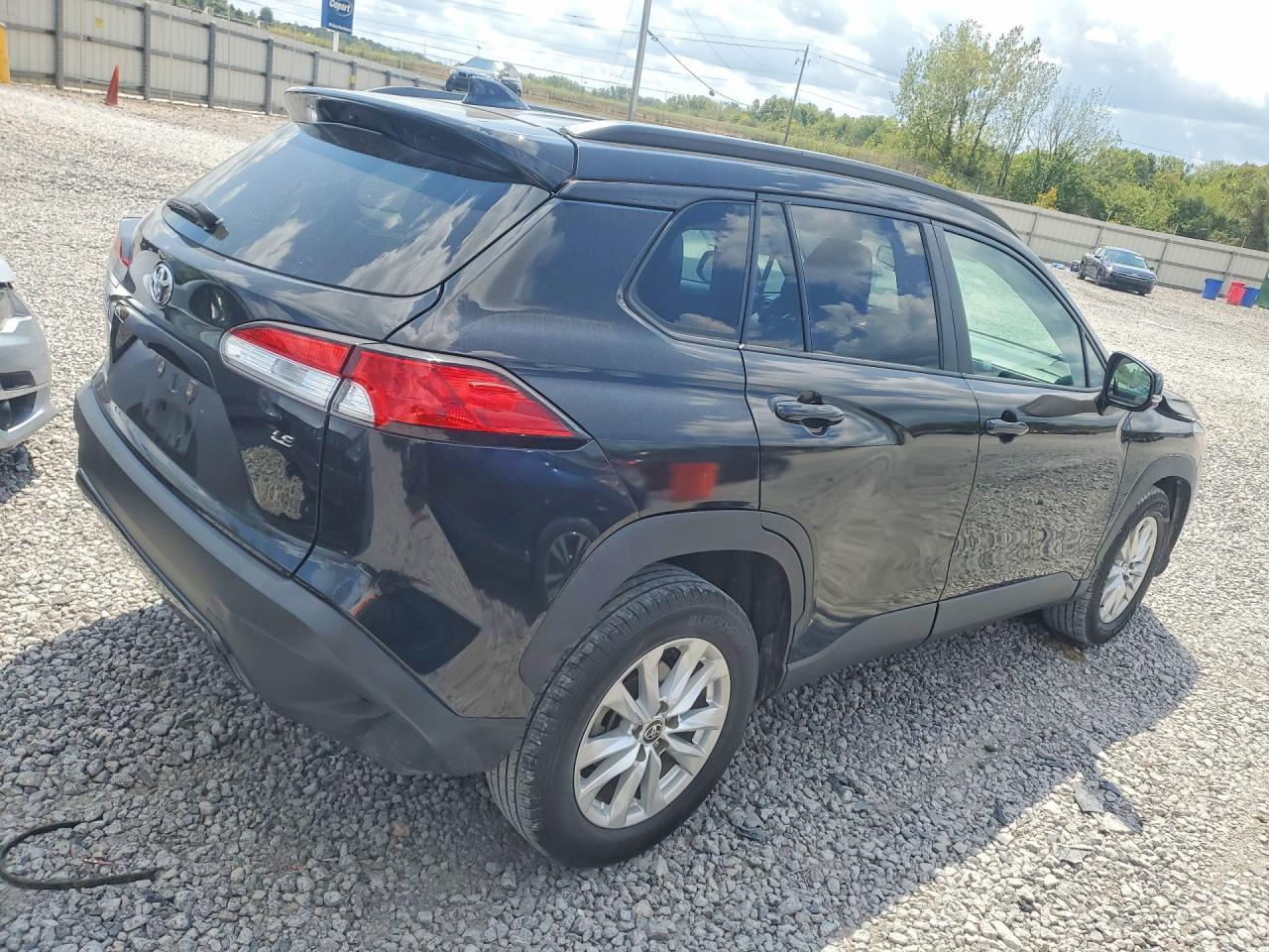2022 Toyota Corolla Cross Le - Фото 3