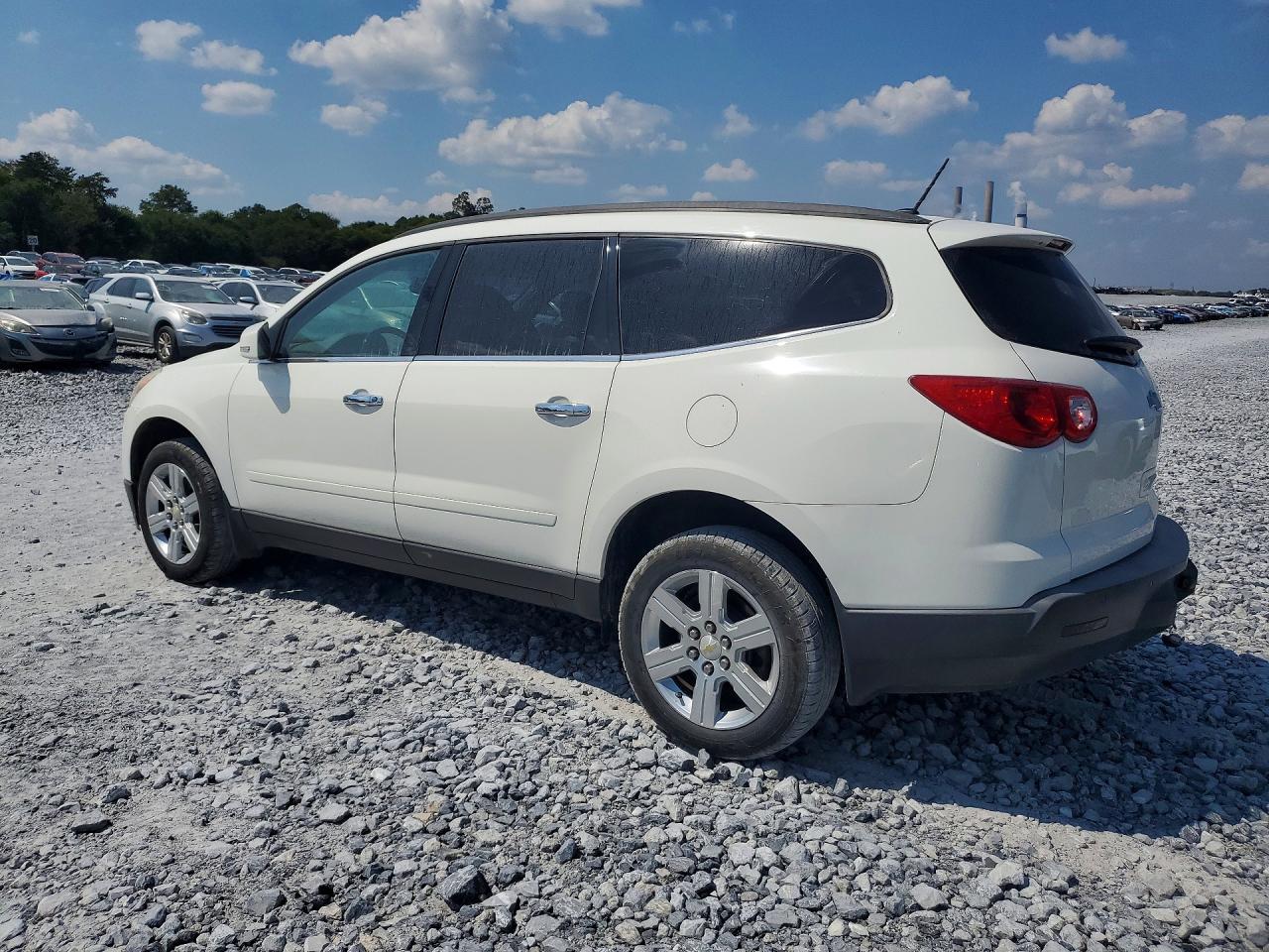 2011 Chevrolet Traverse Lt - Image 2