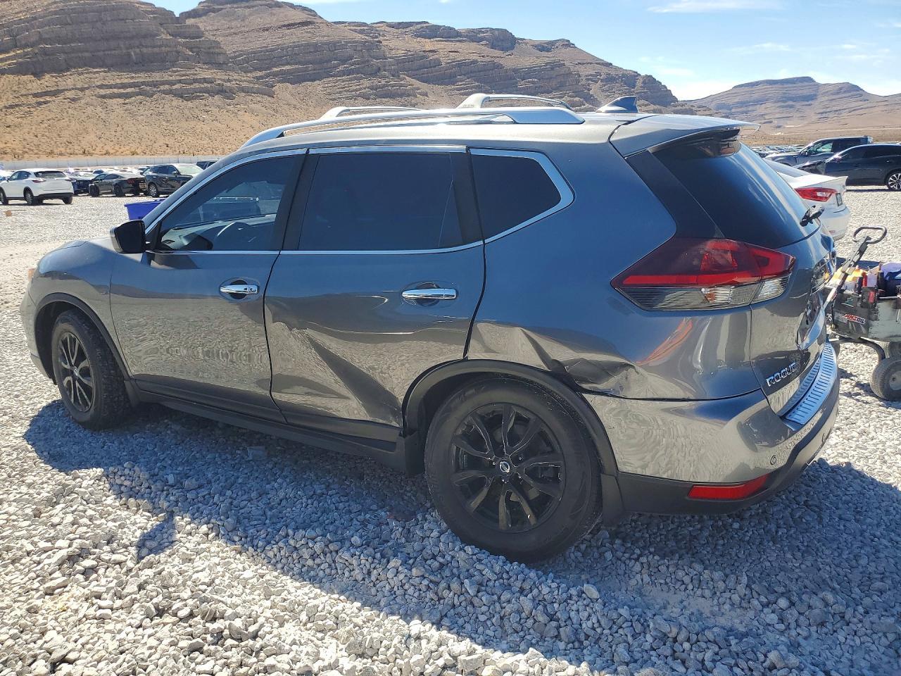2019 Nissan Rogue Sv - Image 2
