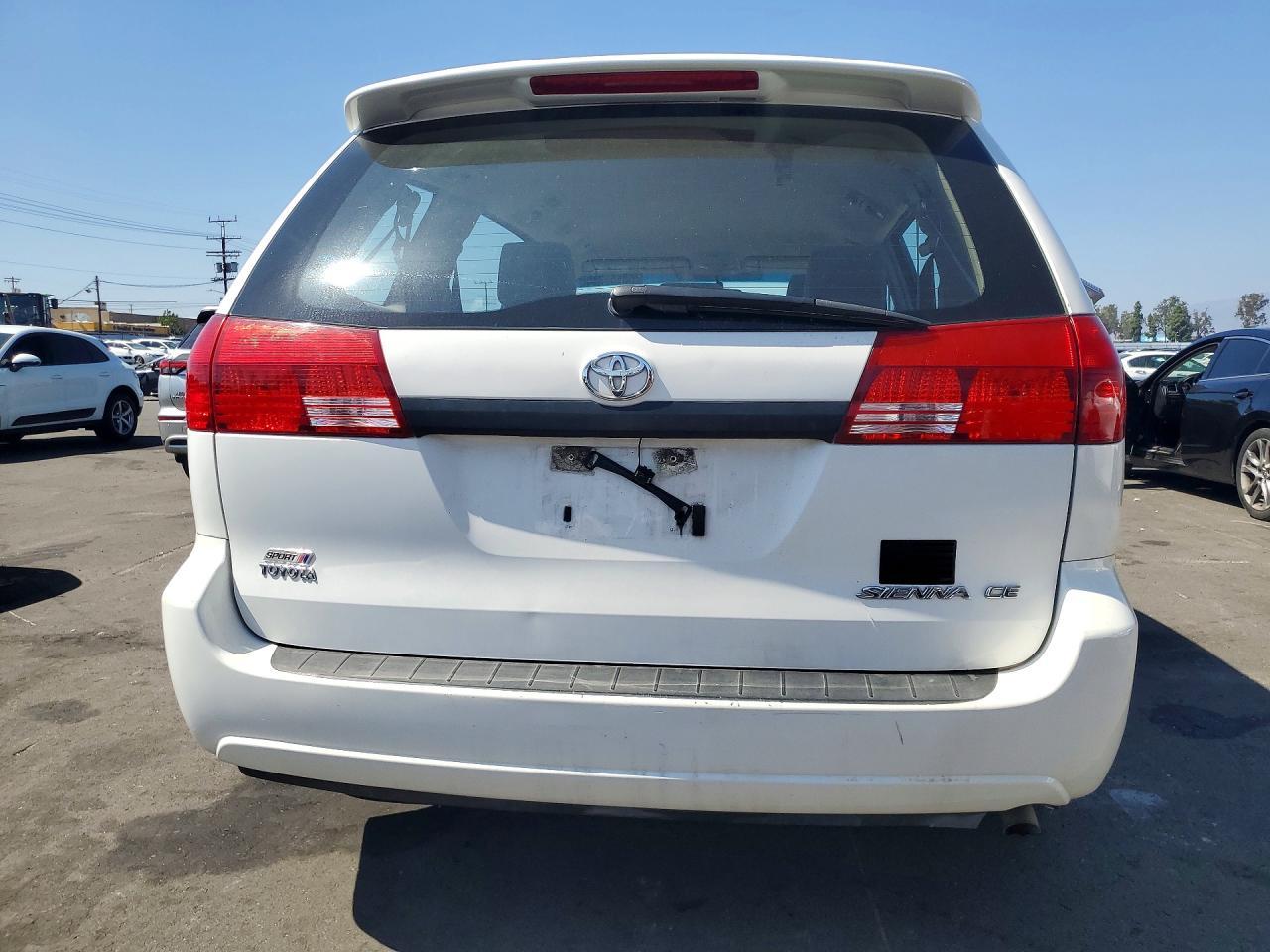 2004 Toyota Sienna Ce 8 Passenger - Image 6