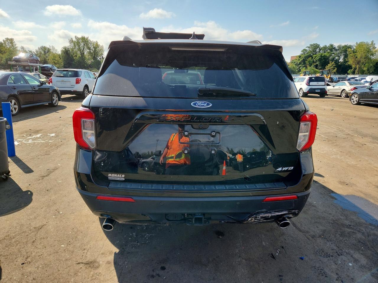 2023 Ford Explorer St-Line - Image 6