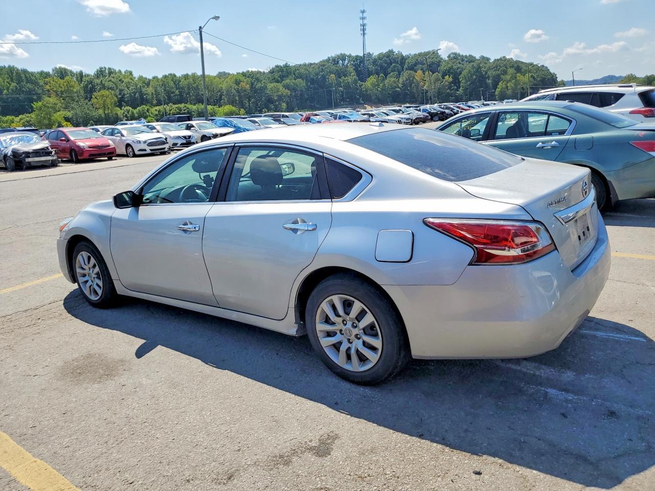 2015 Nissan Altima 2.5 S - Фото 2