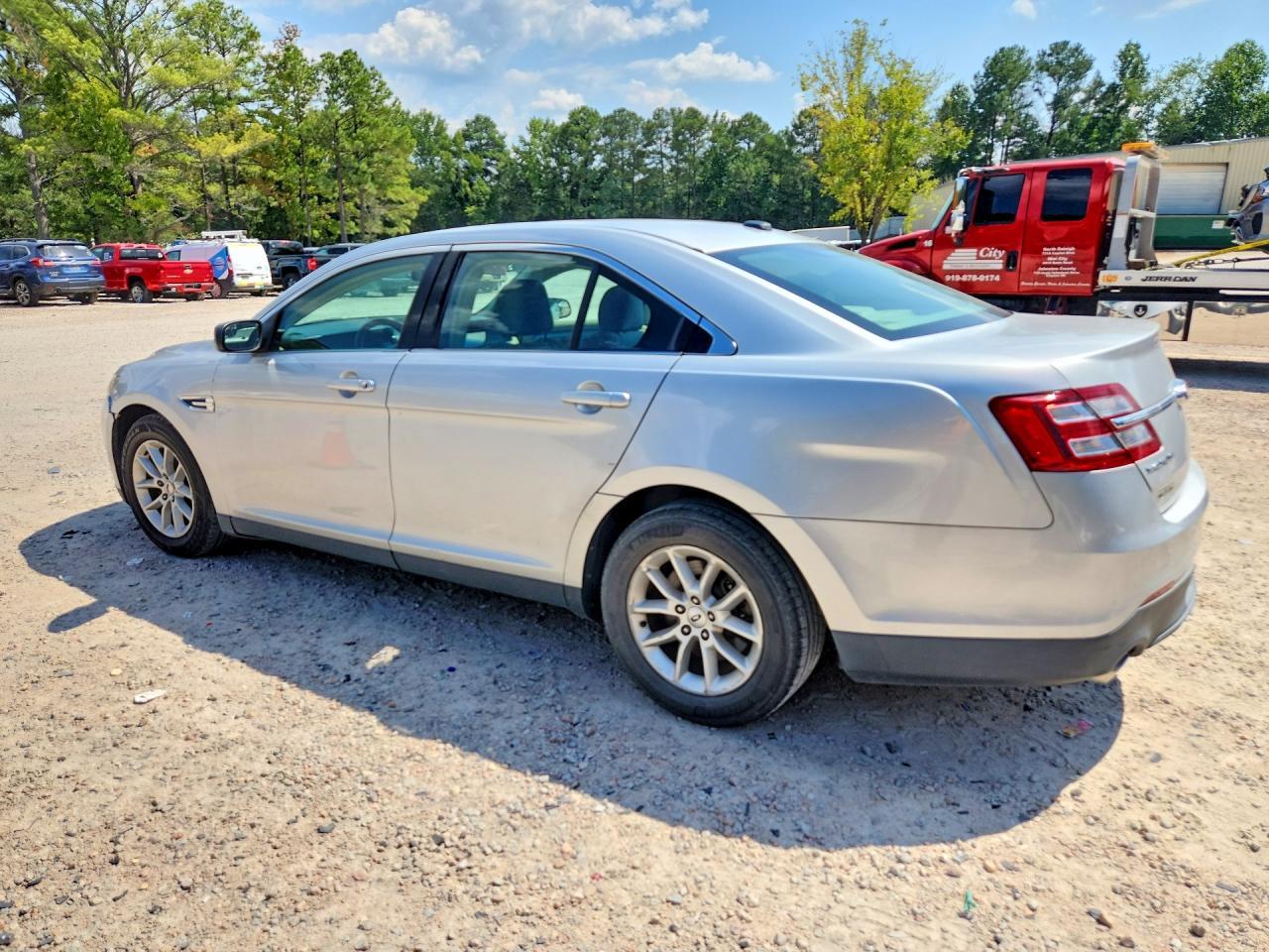 2015 Ford Taurus Se - Фото 2