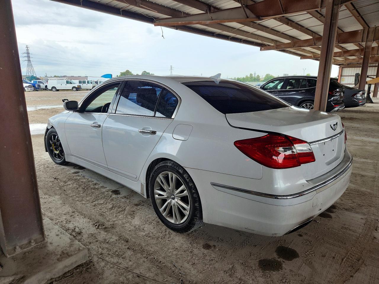2013 Hyundai Genesis 3.8L - Фото 2