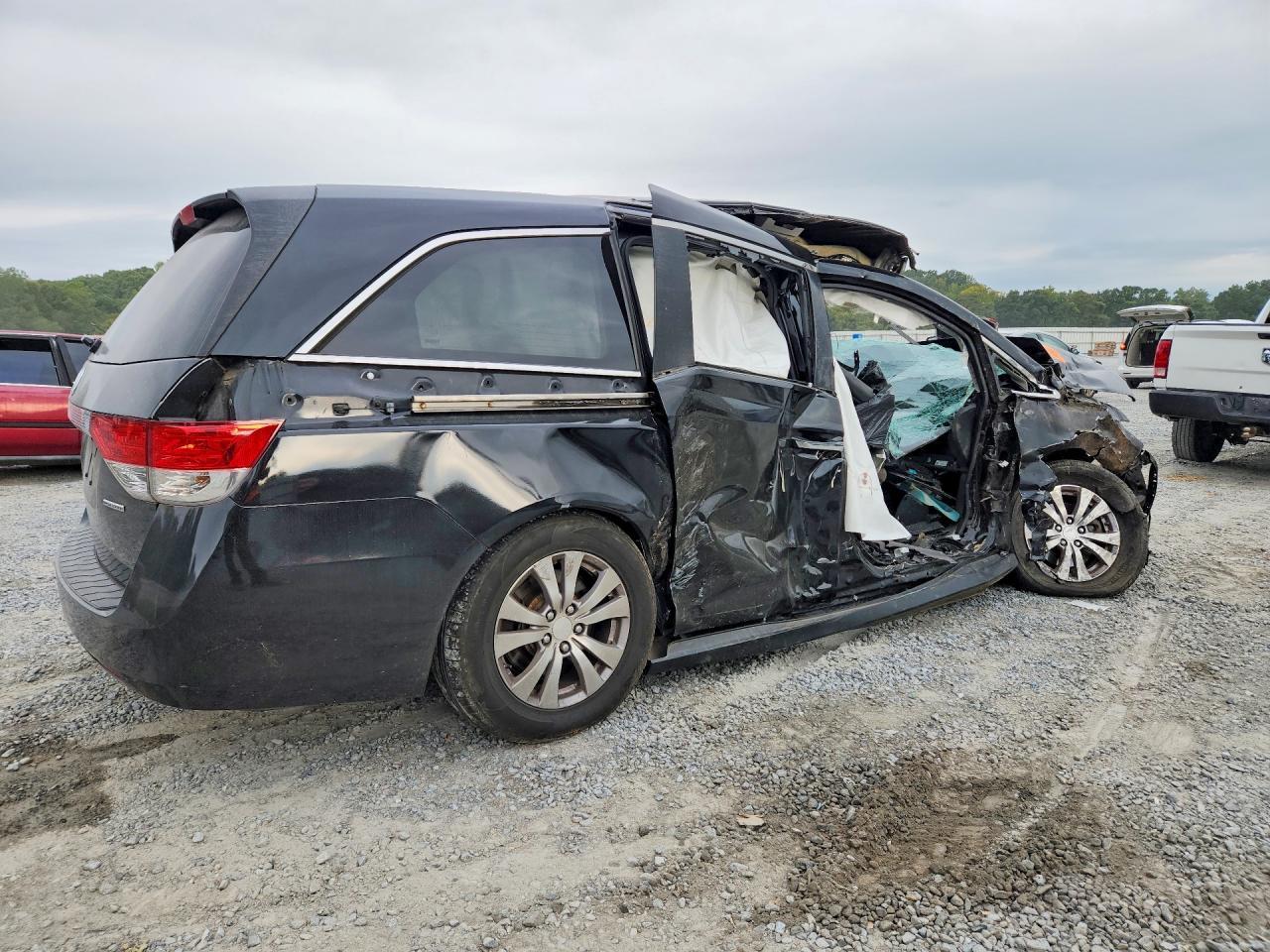 2016 Honda Odyssey Se - Image 3