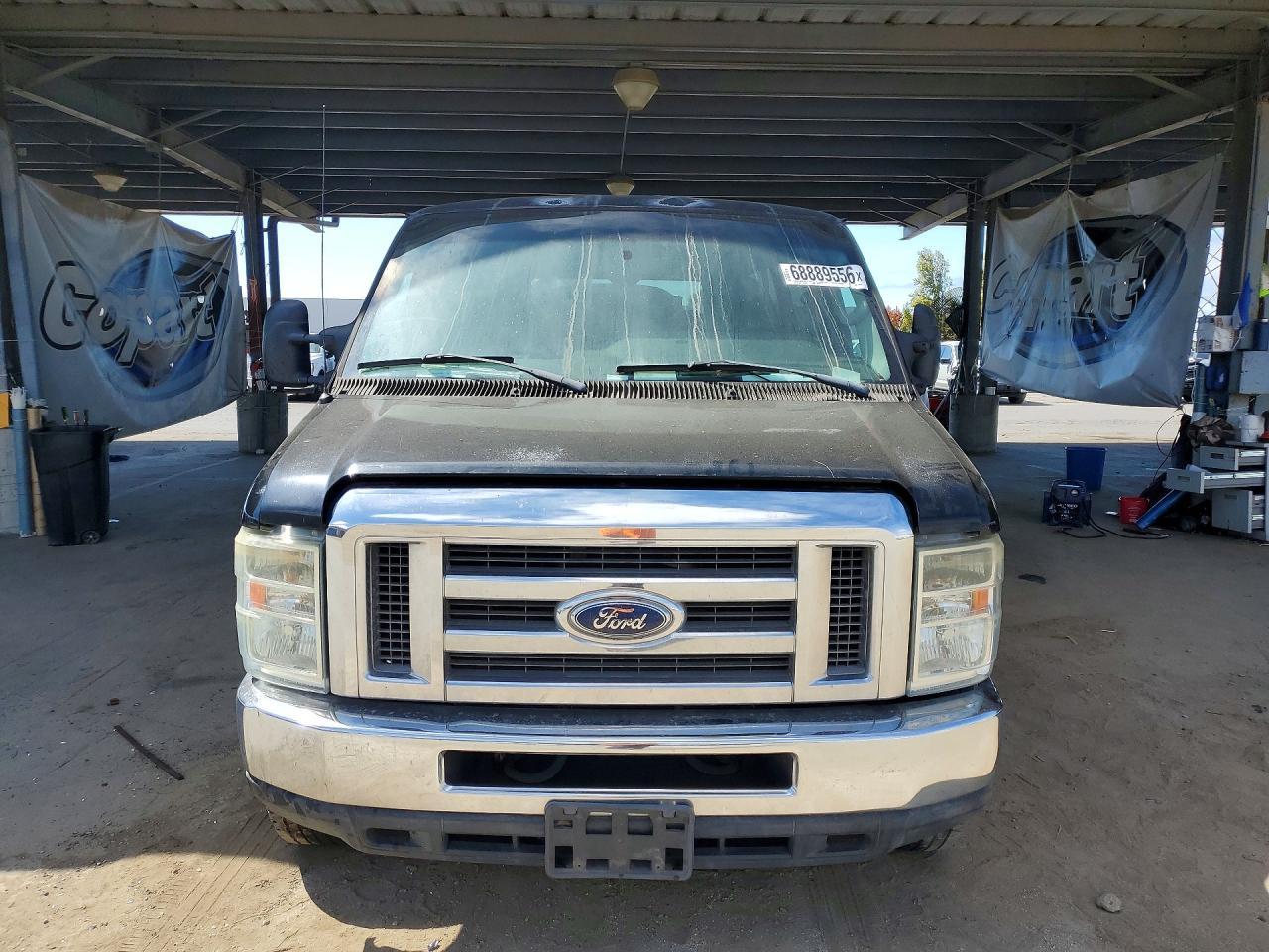 2012 Ford Econoline E350 Super Duty Wagon - Image 5