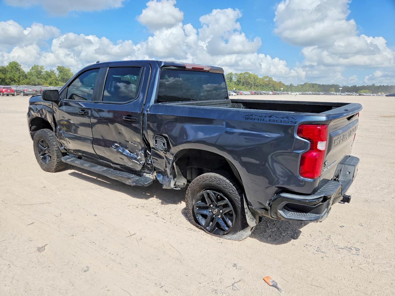 2020 Chevrolet Silverado K1500 Trail Boss Custom - Image 2