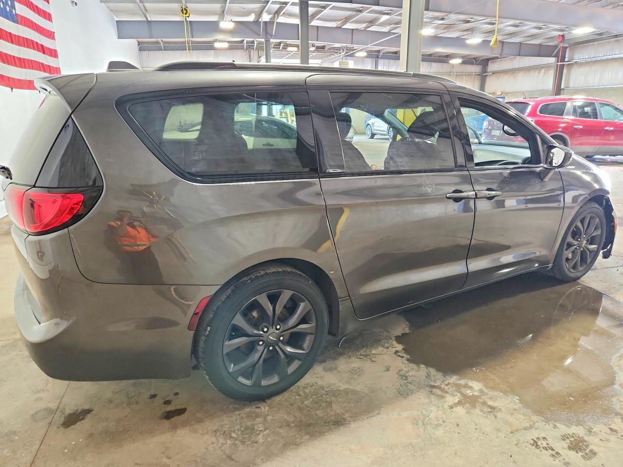 2019 Chrysler Pacifica Touring Plus - Фото 3