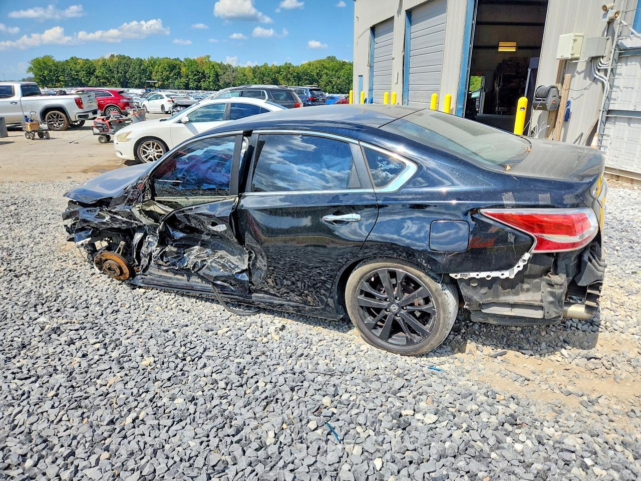2014 Nissan Altima 2.5 S - Фото 2