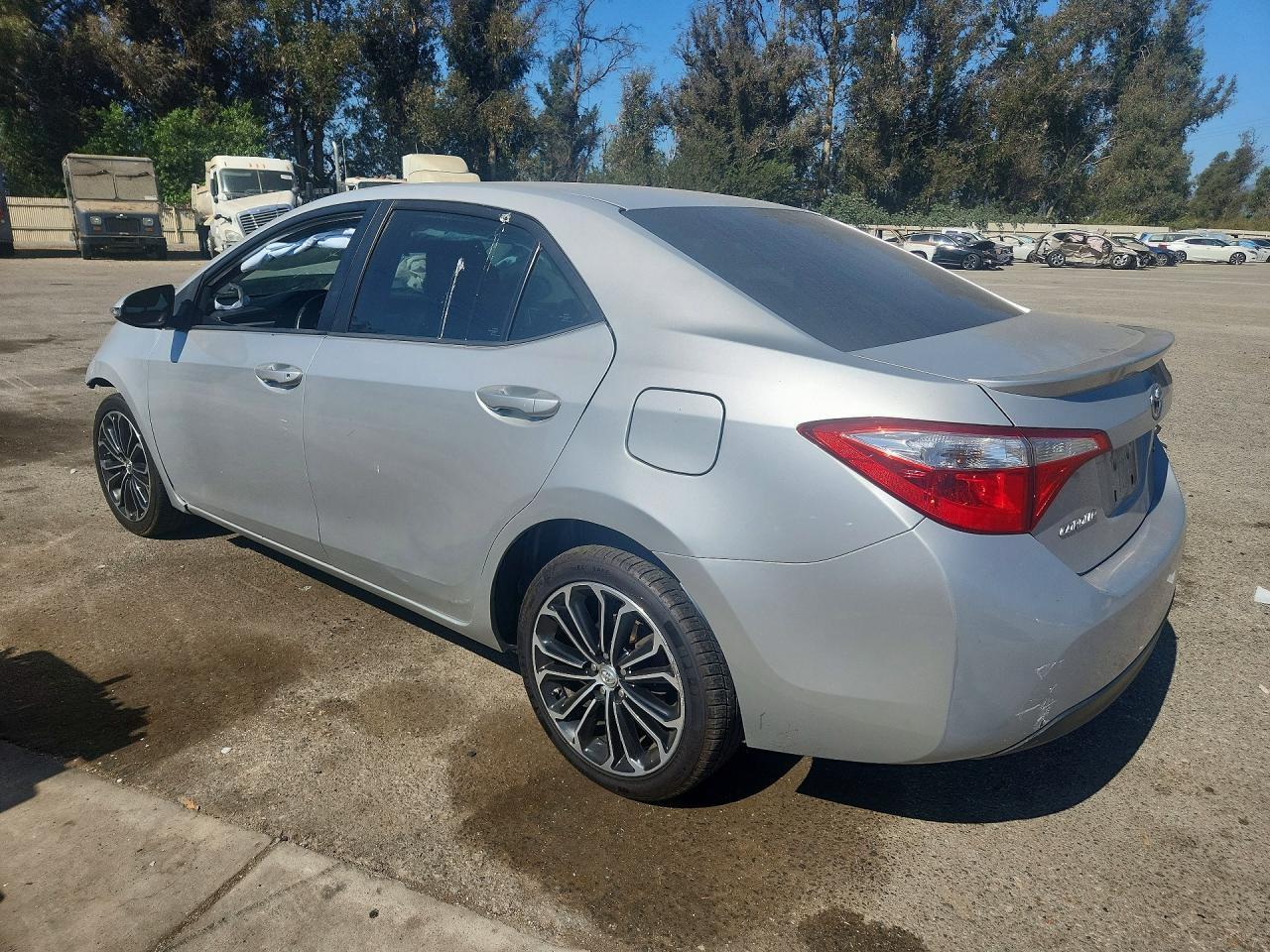 2015 Toyota Corolla S Plus - Фото 2